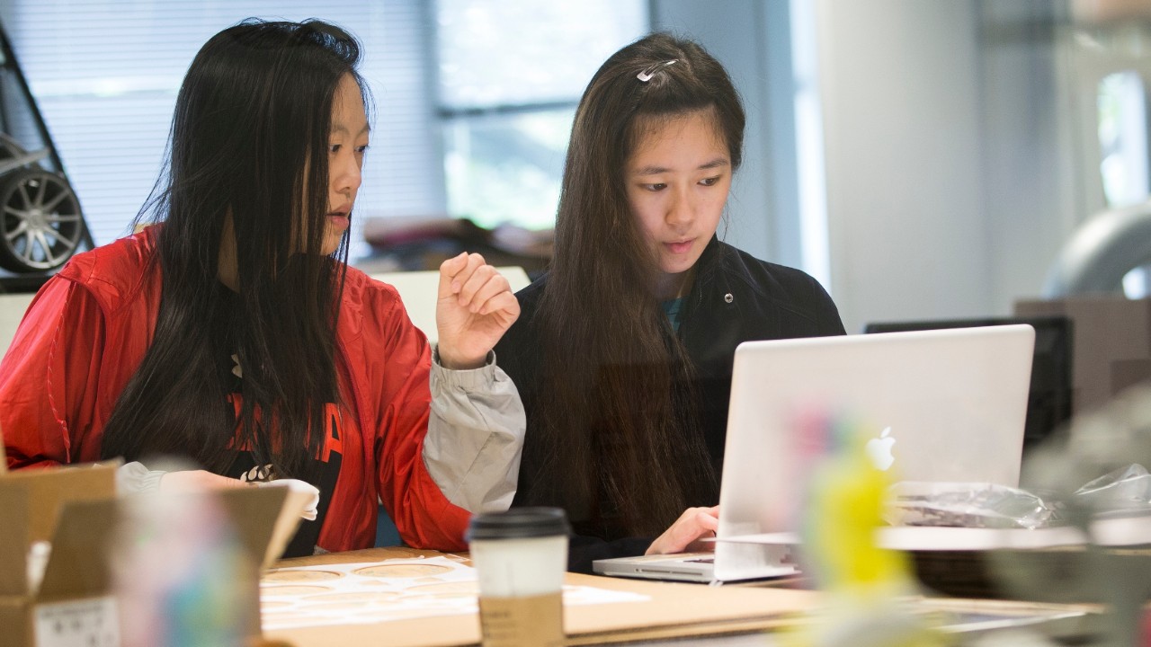 DAAP students working in rapid prototype center.