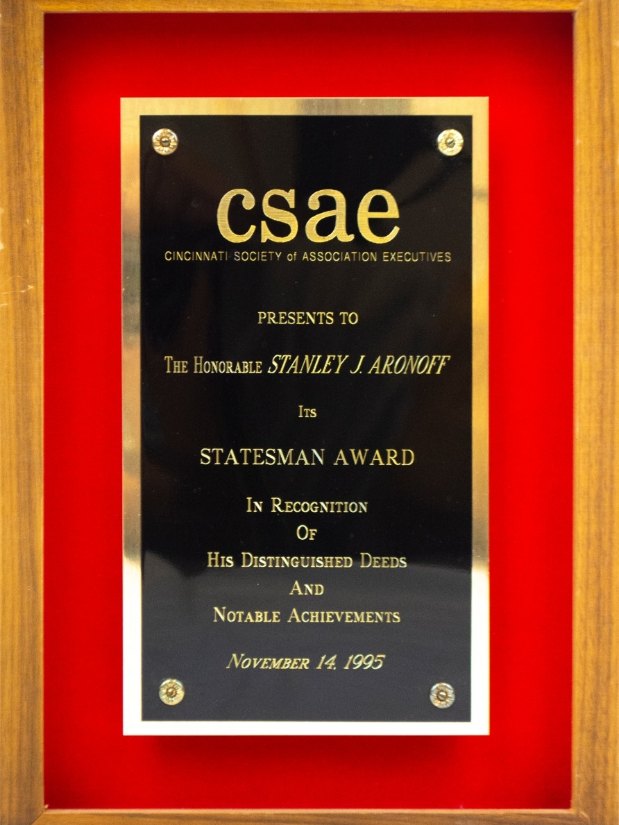Cincinnati Society of Association Executives Presents Stanley J. Aronoff with its Statesman Award